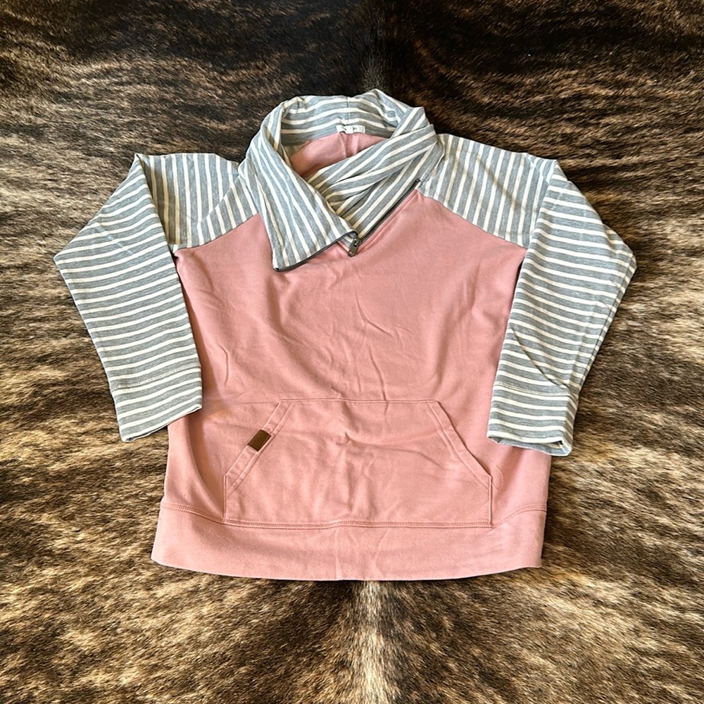 Maurices Women’s sweatshirt with zipper detail.